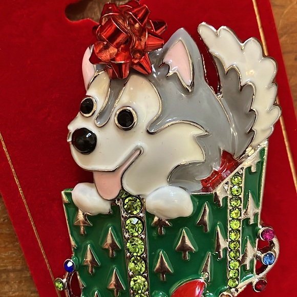 HOLIDAY PUPPY PIN *NEW! *GLASS *EPOXY *JEWELED *MACY’S *NICKEL-FREE *XMAS *CUTE - Picture 7 of 9